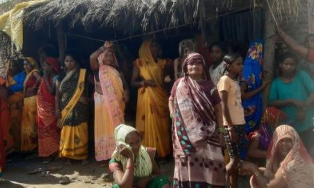 A young man was strangled to death, his family members staged a protest