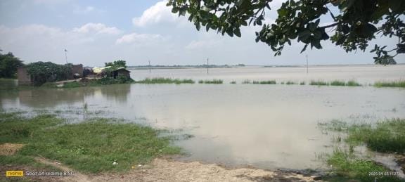 Saryu water level is rising in Turtipar, water started spreading in villages