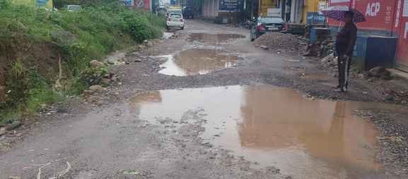 Bassi-Tatahar road is in bad shape before it is paved, people are facing problems