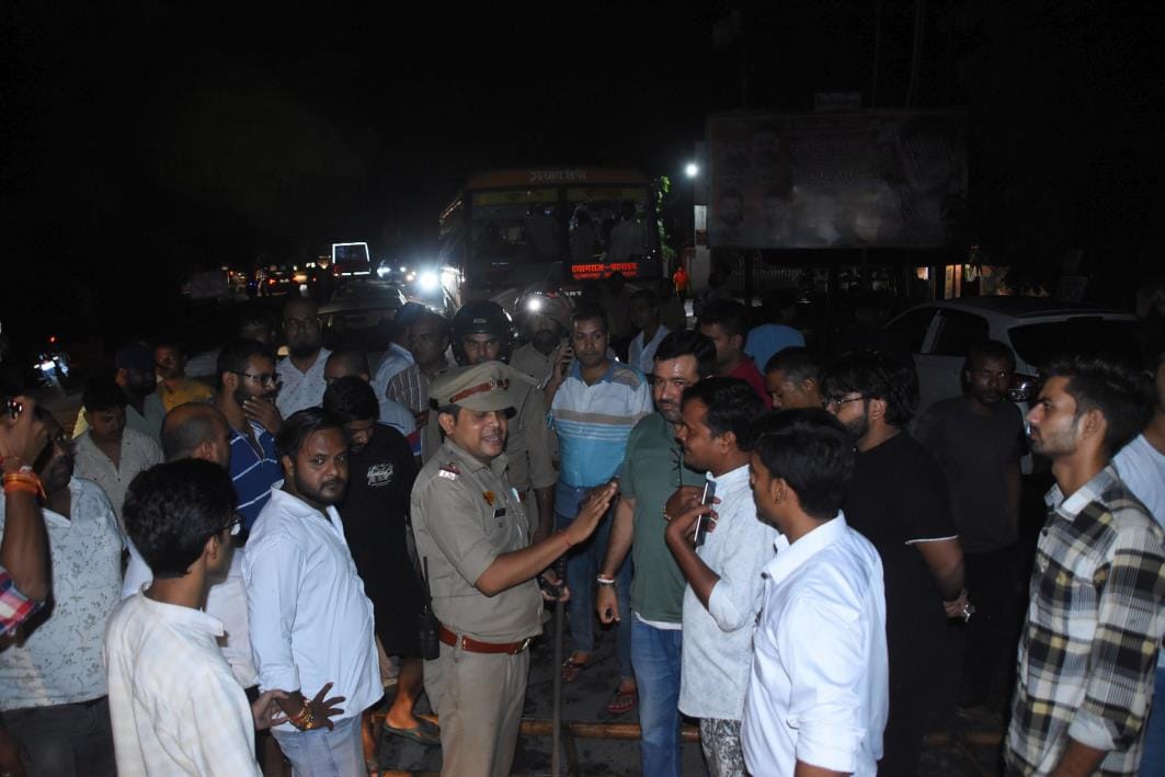 People got angry due to power cut, blocked the Buddhist circuit