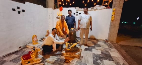 A counter kirtan took place between the teams of Parasan and Bandhauli