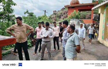 SDM reached mining site, saw cracks in houses due to blasting