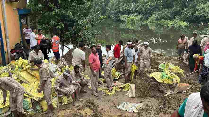 Mungeshpur drain water overflows, workers migrate from Chhotu Ram Nagar