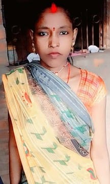 A woman died due to snake bite, the child's condition also deteriorated due to feeding