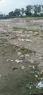 The way to reach Yamuna Ghat for immersion is not easy