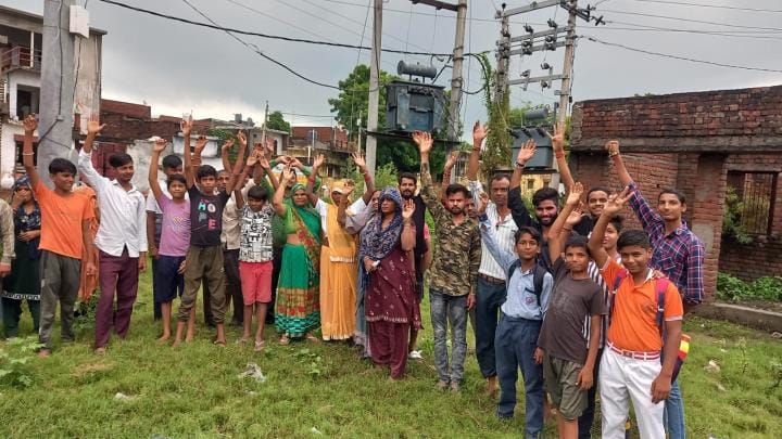 Demonstration over not replacing a transformer that has been blown for four days