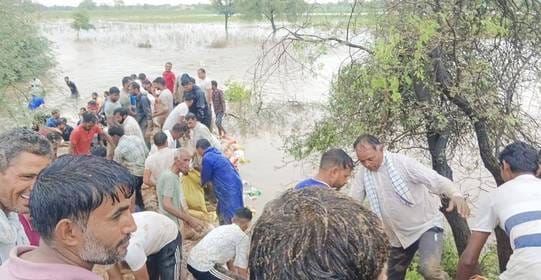 Drain broke in Ramsara, 15 houses affected, crops destroyed, one villager died