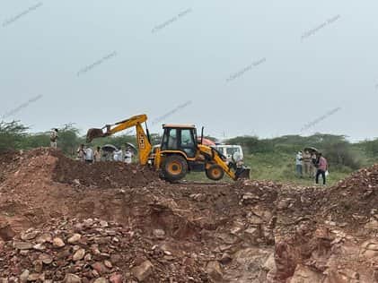 घटना स्थल पर पहुंचे पुलिस और परिजन