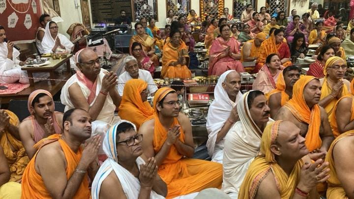 Worship of the best penance religion in Jain temples