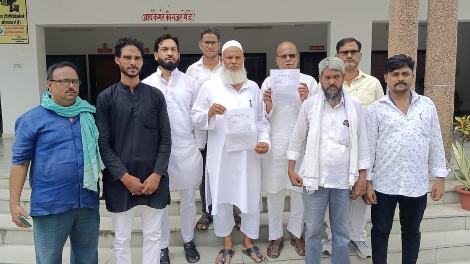Weavers demonstrated against electricity problems