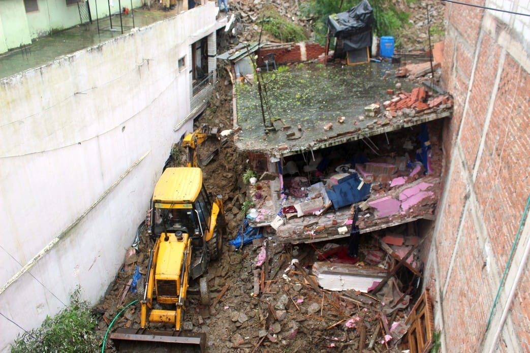 Two days, two accidents, eight lives buried under the rubble