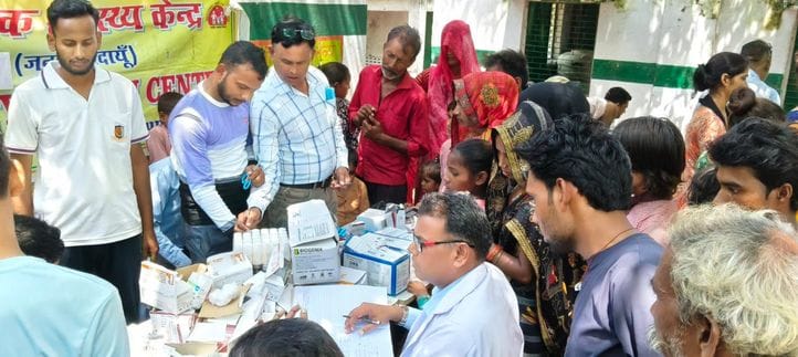 many people suffering from fever in Kallia Kajampur village in Budaun