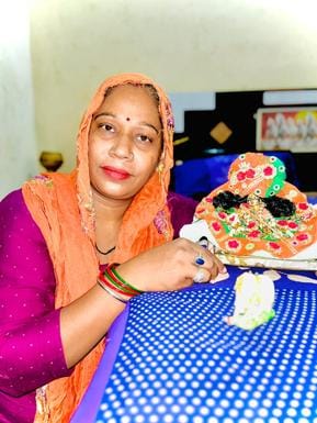 Laddu Gopal is taken care of like a child of the family