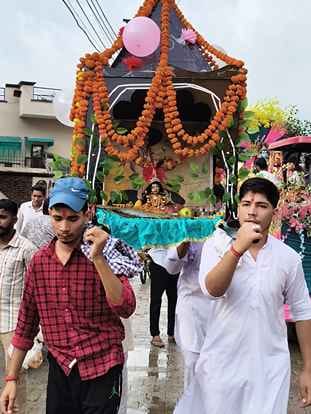 Palanquin worship was done in Vaman Dwadashi fair, a grand procession was taken out