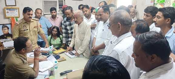 The councilors gheraoed the tehsil and police station