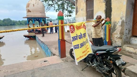 People are going near Yamuna despite warnings