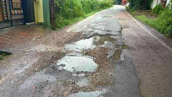 Big potholes on the road near Gurudwara Chowk, scooter driver fell and got injured