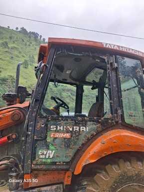 Kiratpur-Manali four lane not restored, debris fell on JCB, operator narrowly escapes