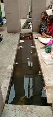 Rain water has been stagnant in the pot at Pakka Ghat for 15 days, devotees are troubled by the foul smell