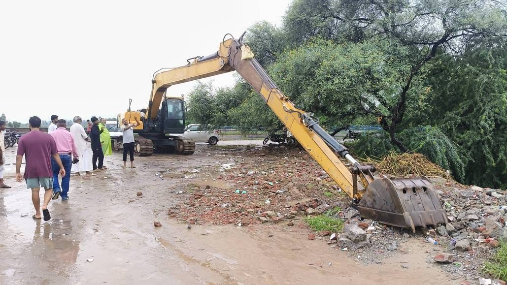 Farmers camped at Chandpura Siphon, police also monitoring
