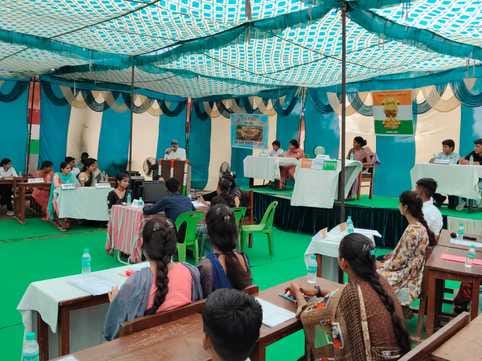 Discussion on main issues in youth parliament program