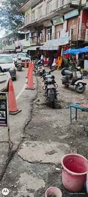 Parking problem in Sujanpur market, drivers are facing problems