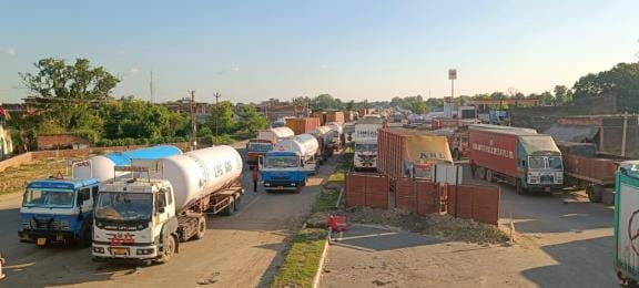 The increasing queue of trucks is increasing the problems of pedestrians as well as drivers