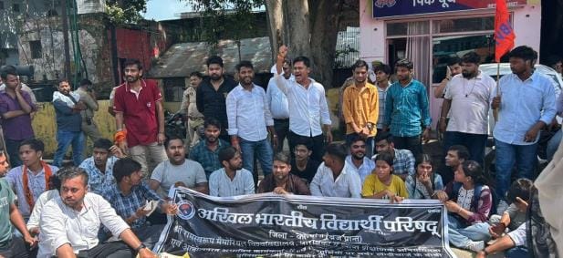 The student council protested against the lathicharge