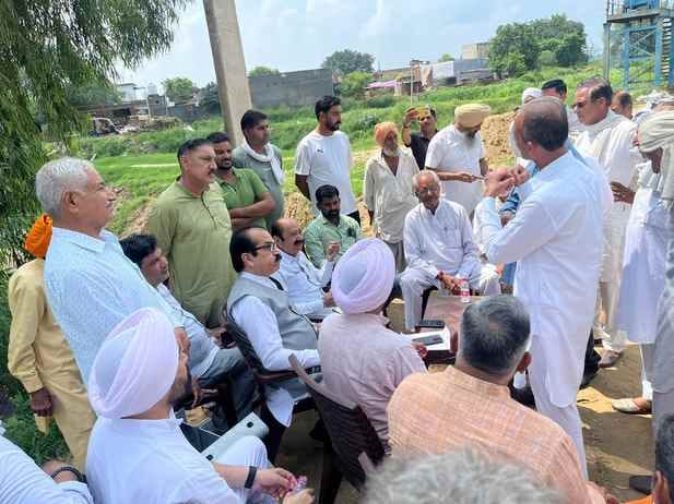 BJP officials enquired about the condition of villagers affected by waterlogging