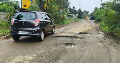 The road to medical college is difficult, son who came for treatment is injured