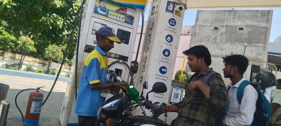 People are not agreeing... taking oil without helmet