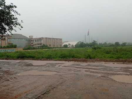 Students forced to go to school on a dilapidated road for five years