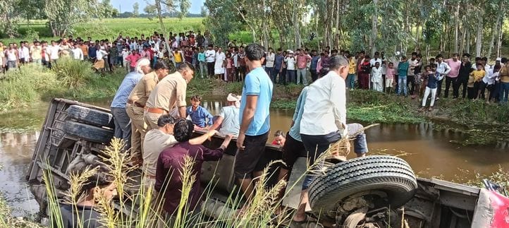 High speed bus overturned in a ditch, woman died, 11 passengers injured and four in critical condition