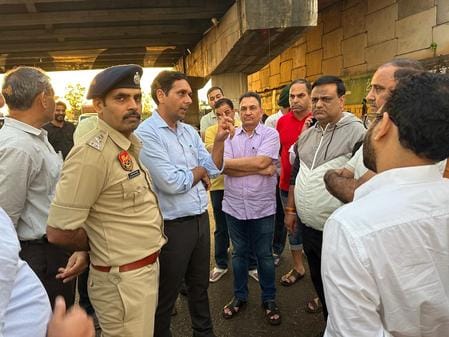 vThe Deputy Commissioner along with the officials visited several places in the city