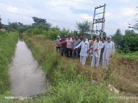 Drains overflowed... Canal broke in Pilana, 5000 acres of crops submerged in water in 22 villages of Sampla