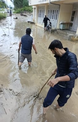 Flood in Bashouna Nala, debris and water entered the diet hostel