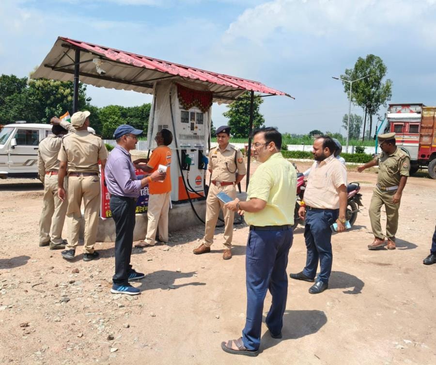 Salesmen themselves are breaking the rules, 27 people got challan for coming to fill petrol without helmet