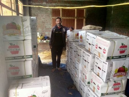 15 thousand apple boxes got stuck in Chandi-Branda Panchayat