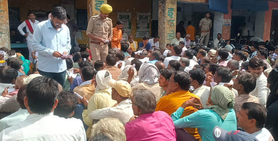 Farmers created a ruckus for fertilizer, SDM distributed it