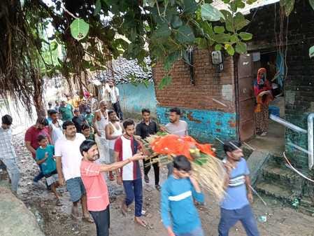 The funeral procession of the monkey was carried out with Ramdhun