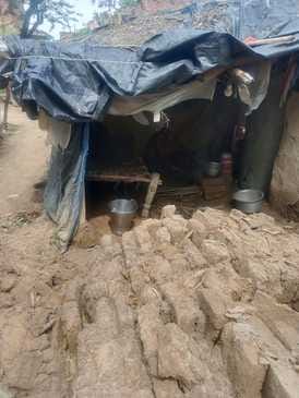 The wall of a kutcha house collapsed due to rain
