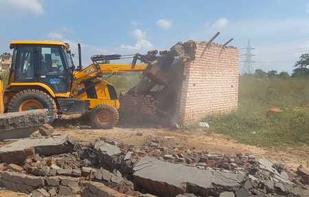Bulldozers run on construction in illegal colonies