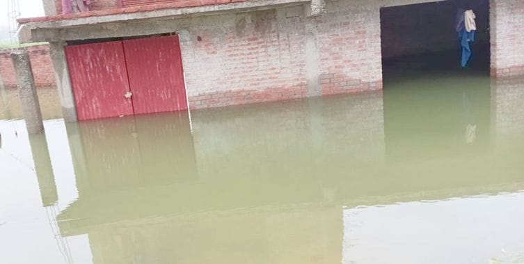 Ganga crosses danger mark, floods hit villages again