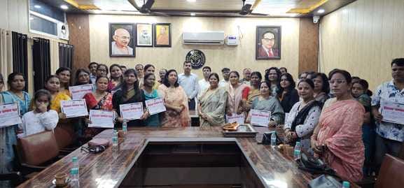 outstanding teachers of the district were awarded