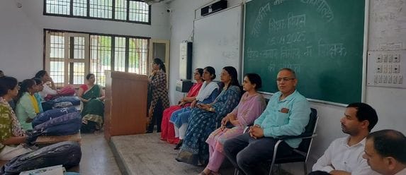 Teacher is like a candle: Mahendra Singh