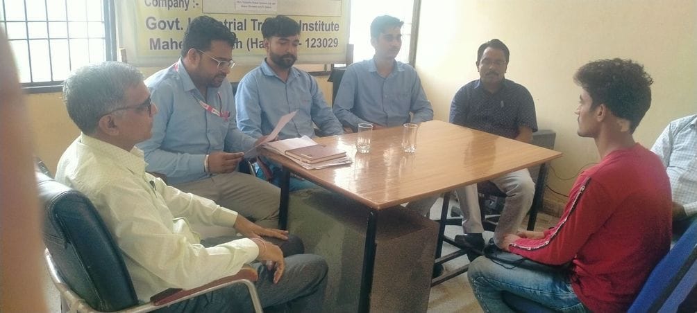 12 youths were selected in the job fair at ITI Mahindergarh