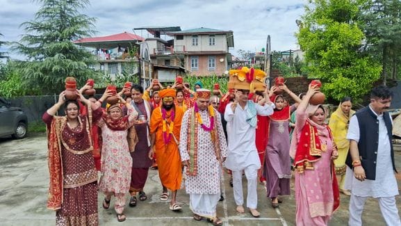 Sri Krishna's procession took place with band music in Jogindernagar