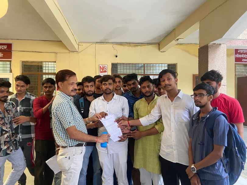 ABVP demands action against the policemen guilty of lathicharge