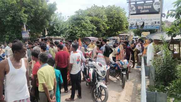 A young man who escaped after a high tension line fell was hit by a canter and died
