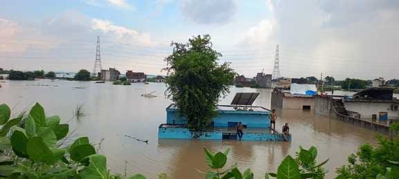 Water entered the houses, NDRF rescued 30 people